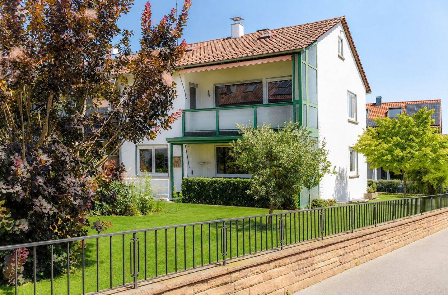 Familienfreundliches Reihenendhaus mit zwei Wohneinheiten in ruhiger Lage von Zuffenhausen- Erbpacht, 70437 Stuttgart (Freiberg Mönchfeld Rot Zazenhausen Zuffenhausen)