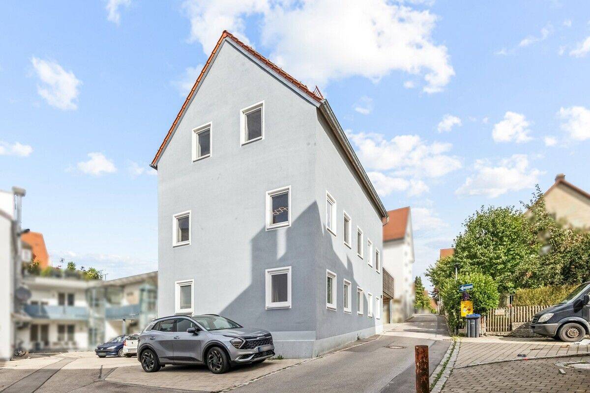 Moderne Maisonettewohnung mit großer Dachterrasse und zwei Bädern im Herzen von Mering, 86415 Mering