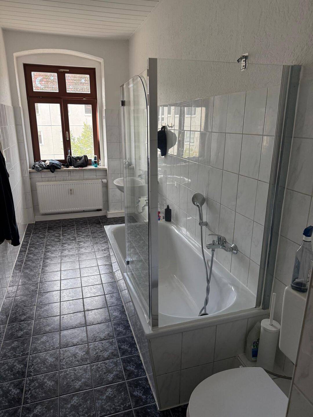 3 ZKB mit Balkon, Bad mit Fenster im 3. OG, 2828 Görlitz