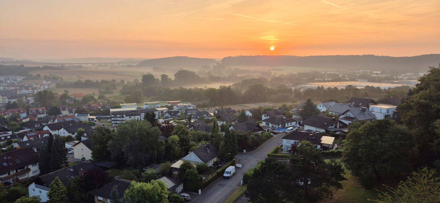🌅 12. Stock mit Fernblick ! | 93 m² | Privacy | uneinsehbare Loggia | modernisiert | provisionsfrei, 35418 Buseck