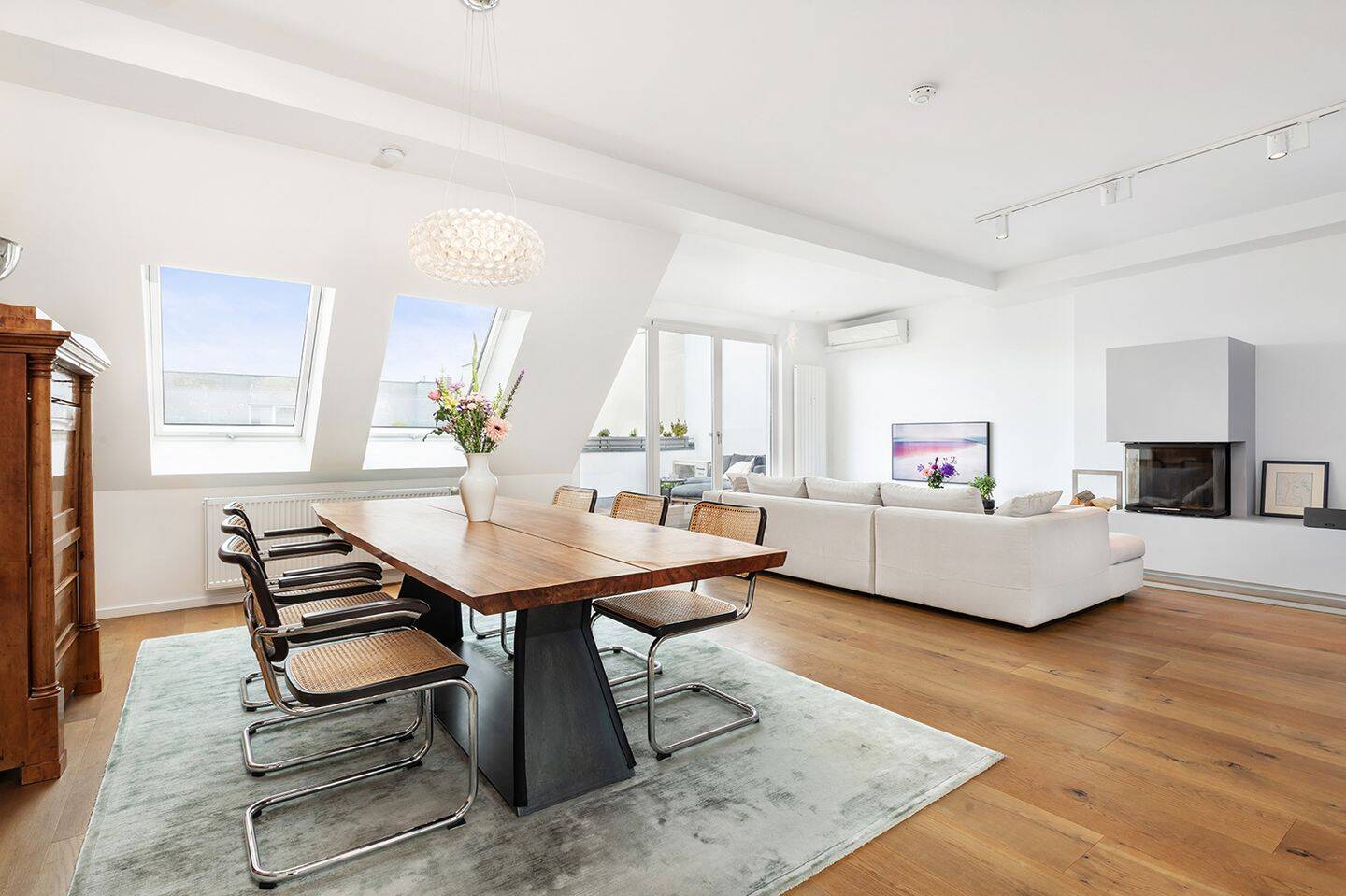 Dunckerstraße, Helmholtzkiez: Dachgeschoss-Wohnung mit zwei Terrassen, vier Zimmern, Kamin, Lift, AC, 10437 Berlin (Pankow Prenzlauer Berg)