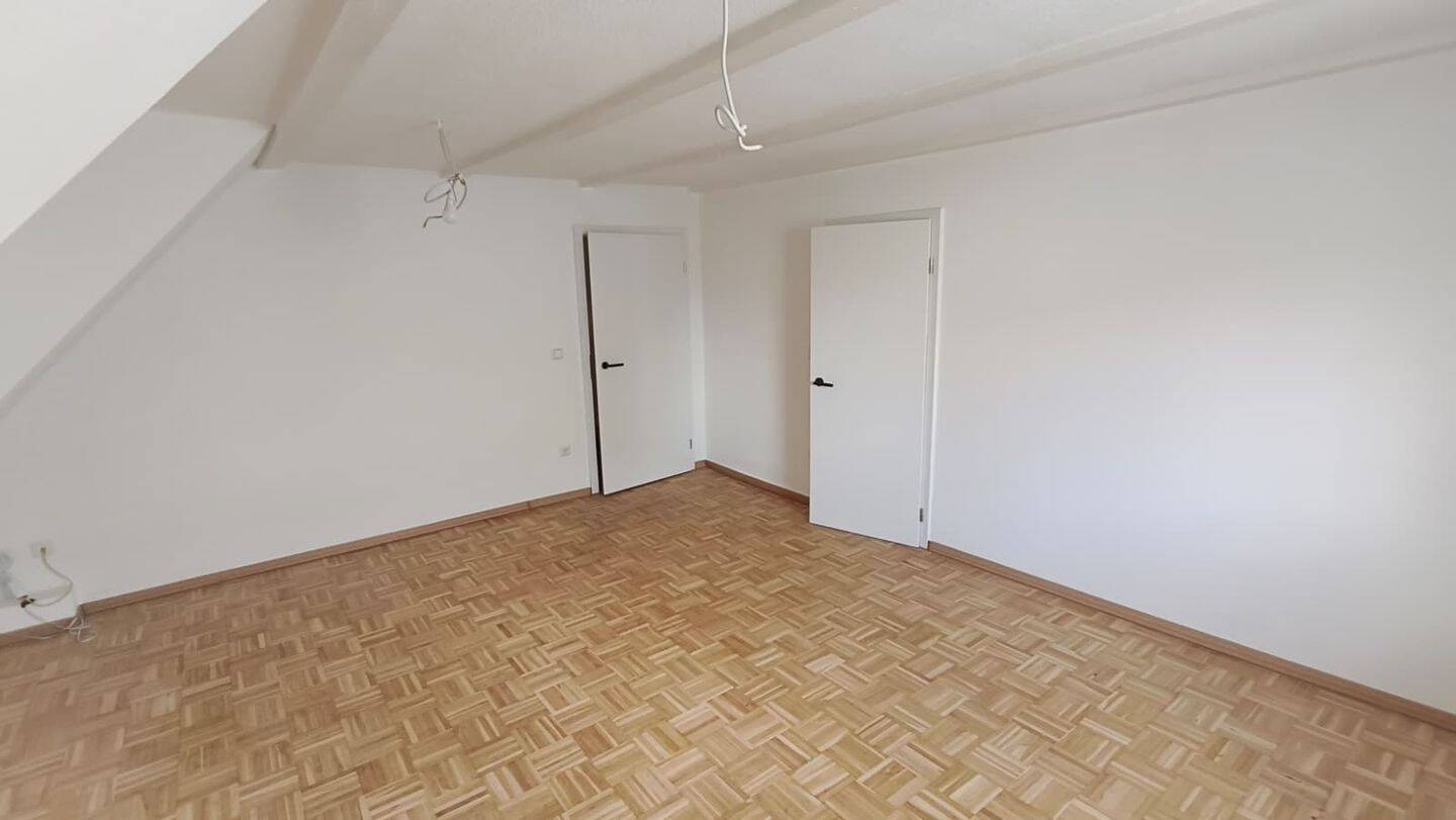 WG Wohnung – Nutzung des gesamten Hauses (250qm2), 89150 Laichingen