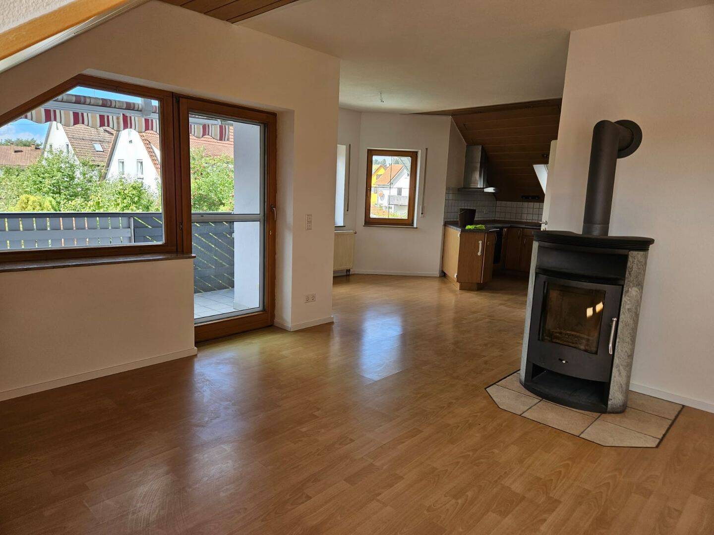 Charmante 3-Zimmer-Wohnung mit Kamin, Balkon & moderner Luft-Wasser-Wärmepumpe, 89555 Steinheim am Albuch