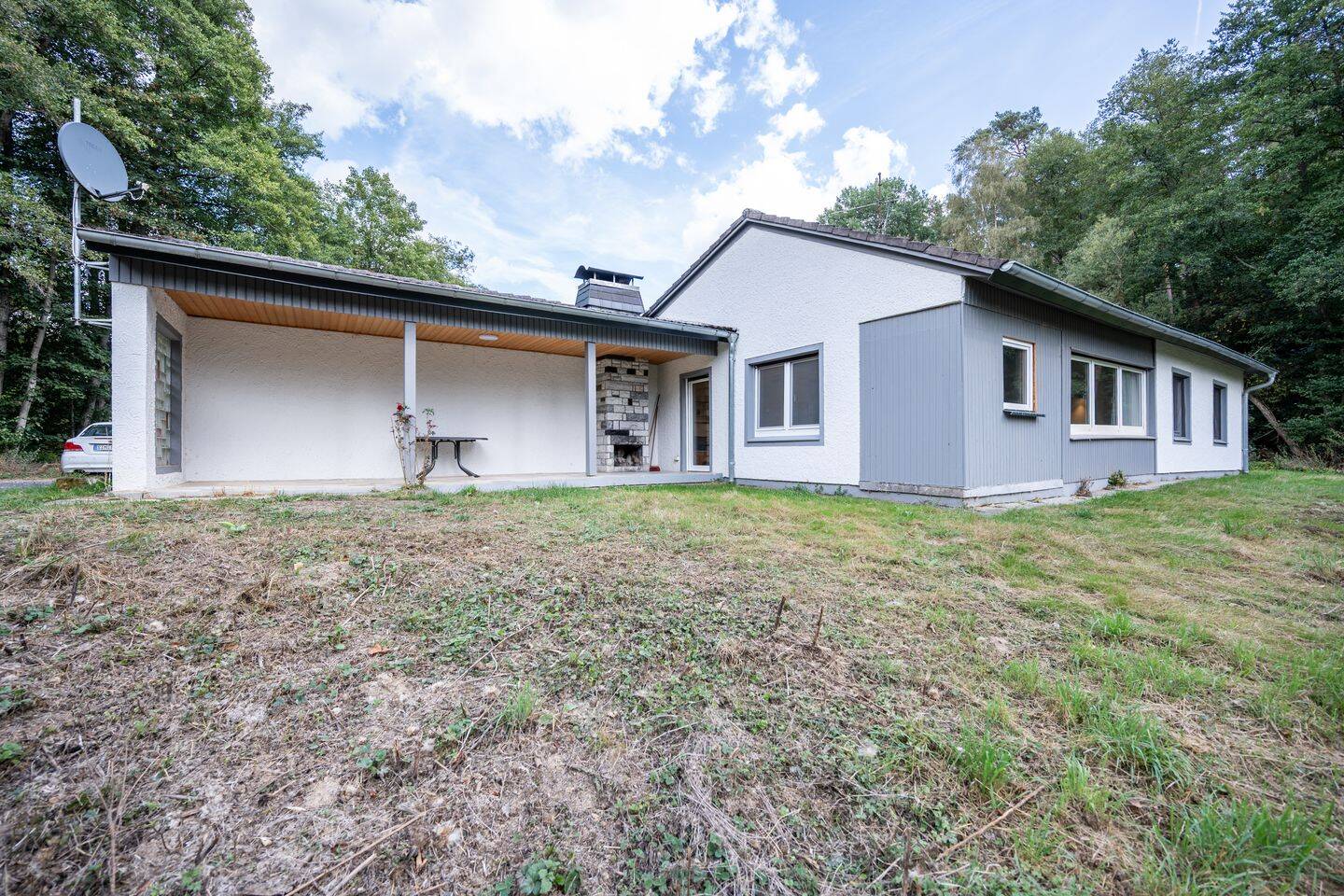 Wo morgens die Vögel wecken: Bungalow am Waldrand mit rund 8.700 m² Wiese und Naturgarten, 55481 Dillendorf