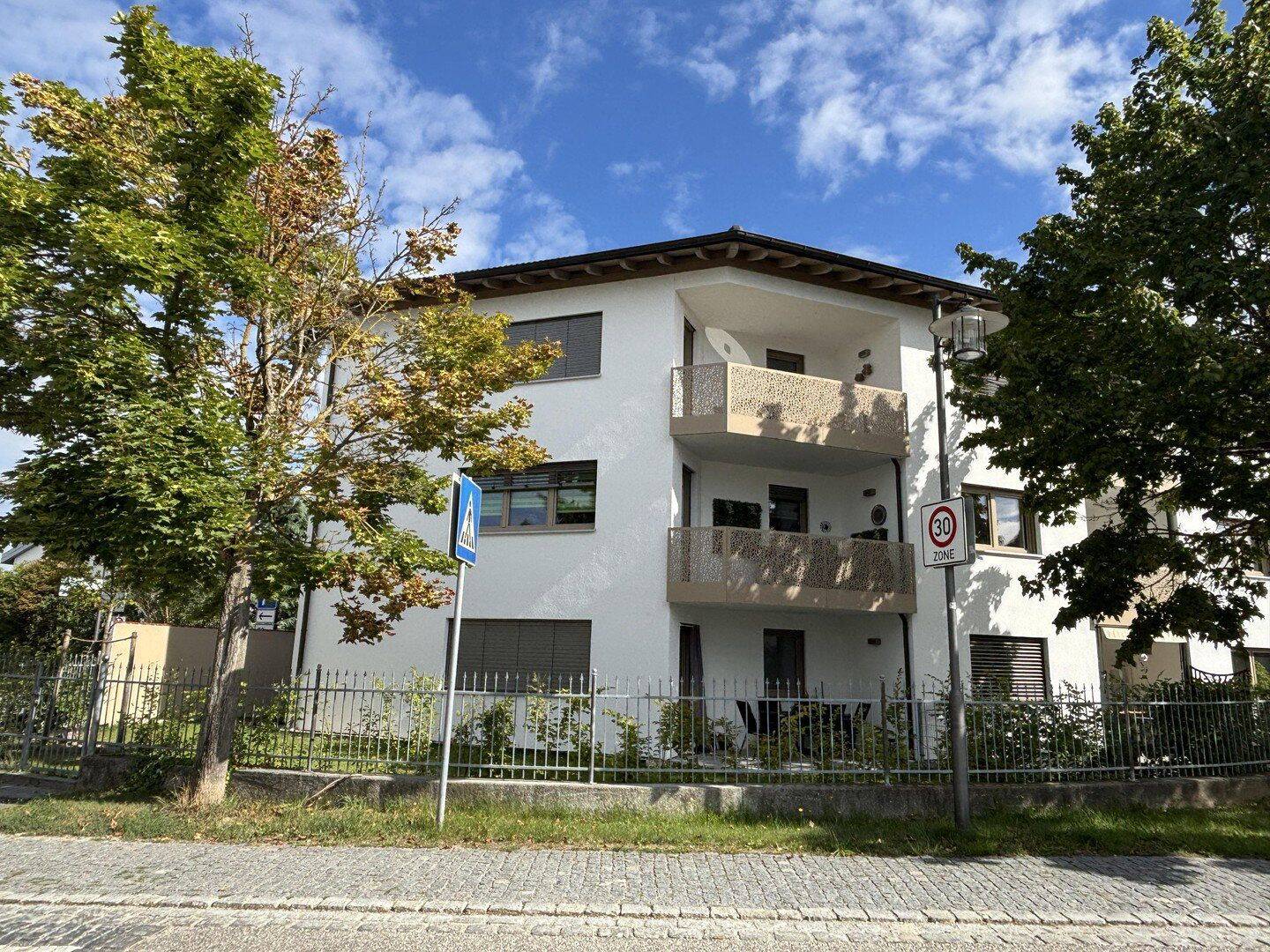 Moderne 3-Zimmer-Erdgeschosswohnung mit ca. 150 m² Garten und Terrasse zentral in Geiselhöring, 94333 Geiselhöring
