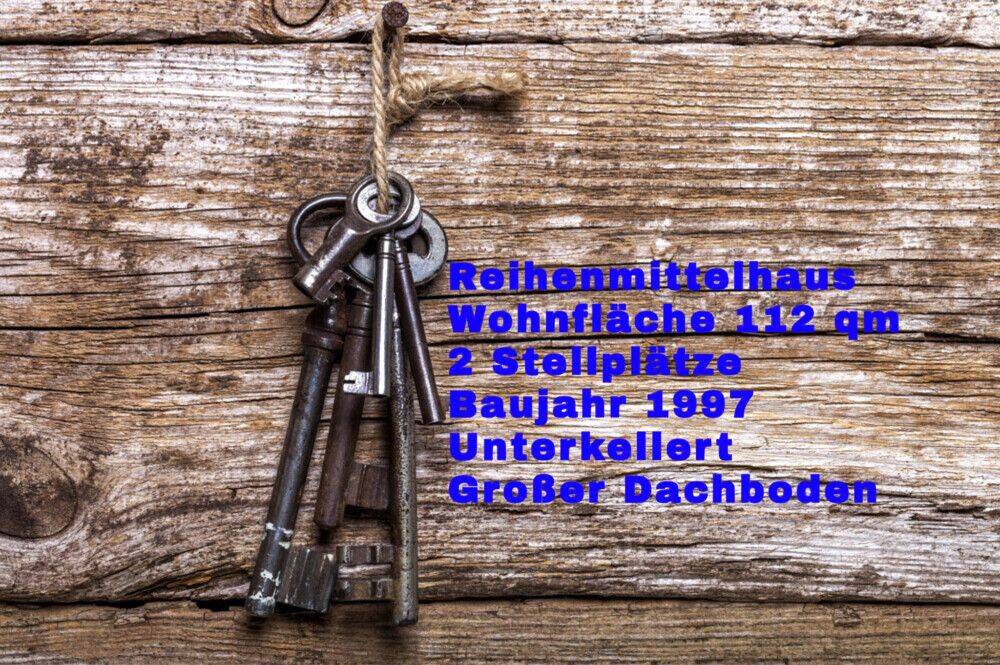Reihenmittelhaus mit 4 Zimmer und Stellplatz sucht neue Familie, große Dachfläche und unterkellert!, 4774 Dahlen