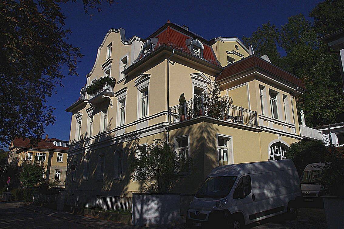 Großzügig und zentrumsnah! 3 Zimmer-Wohnung im sanierten Altbau mit Balkon – Rosengarten, 96450 Coburg