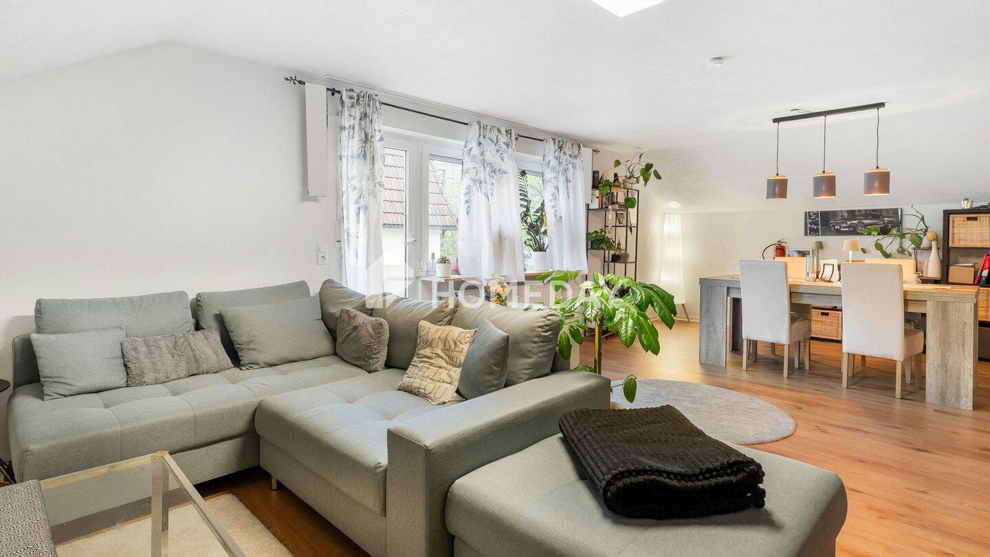 Einziehen & Wohlfühlen: Stilvolle, modernisierte 3-Zimmer-Wohnung mit Sonnenbalkon in zentraler Lage, 79539 Lörrach