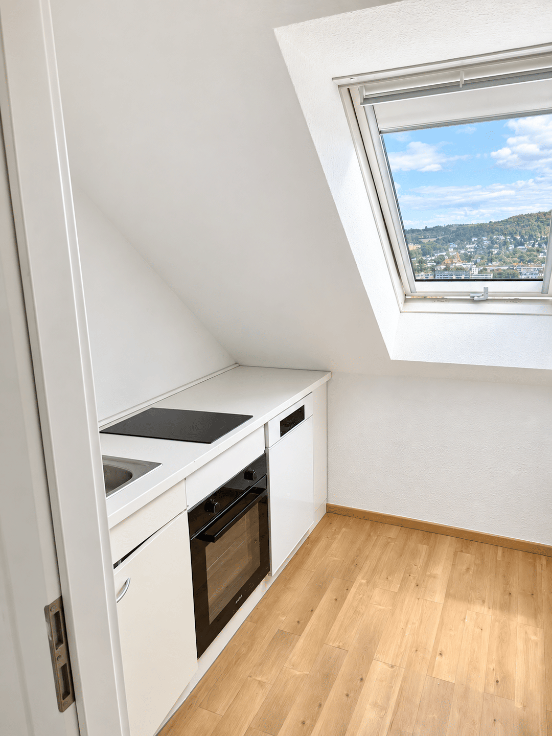 Gemütlich wohnen mit viel Tageslicht – attraktive 2,5-Zimmer-Dachgeschosswohnung 66,42qm mit Einbauküche, 79539 Lörrach