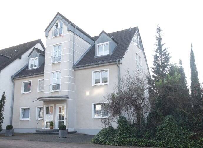 Niederkassel in Rheinnähe! Sonnige, gepflegte 4 Zimmerwohnung mit Balkon für maximal 4 Personen!, 53859 Niederkassel