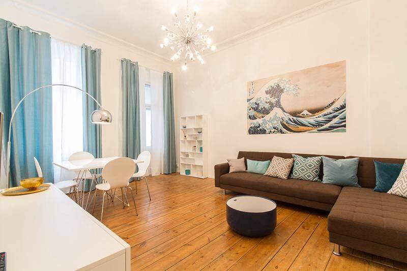 Altbau zum Verlieben: Helle 2 Zimmer mit Balkon am Mauerpark, 10437 Berlin (Pankow Prenzlauer Berg)