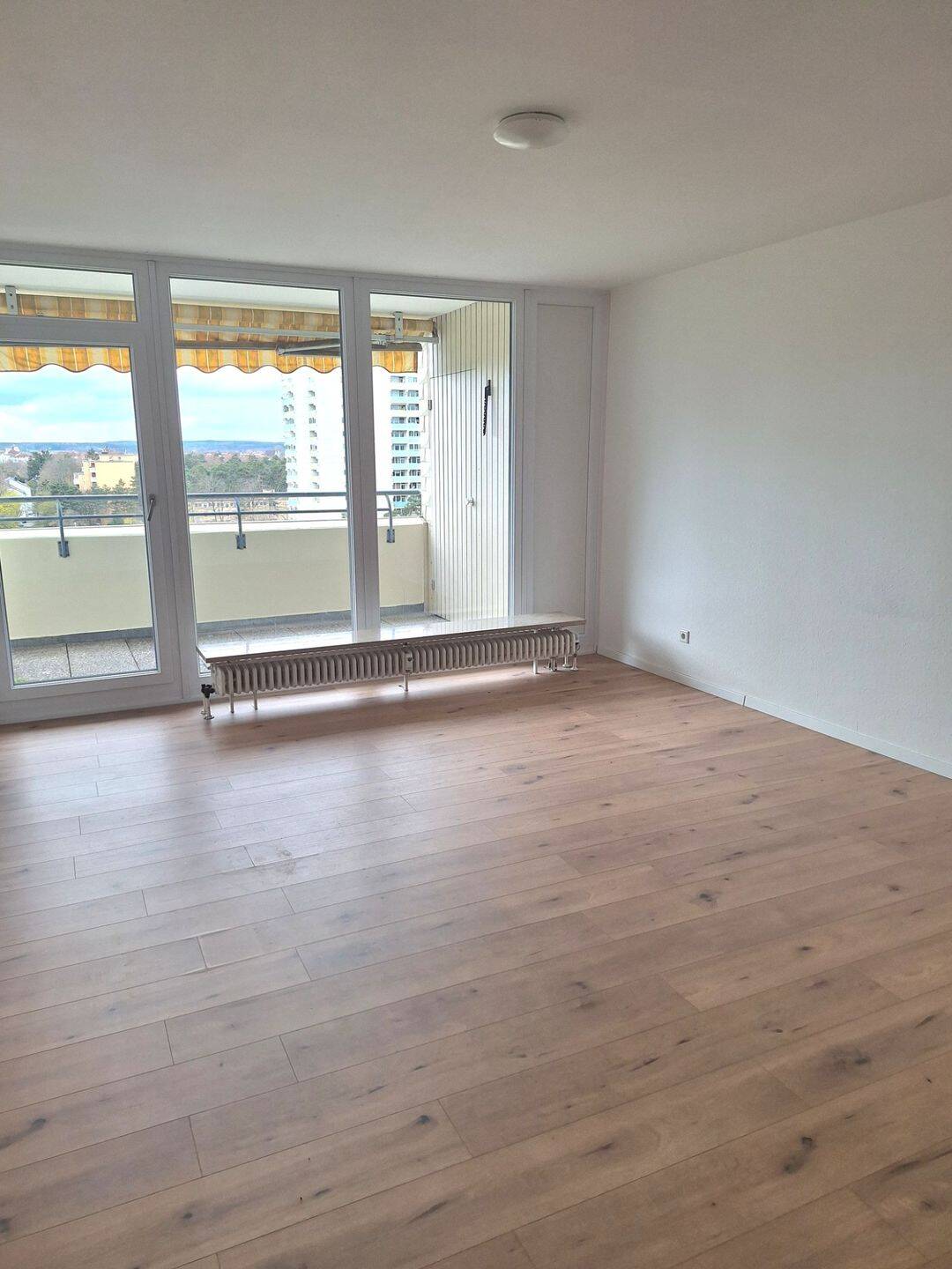 Helle 2,5-Zimmer-Wohnung mit Balkon in Erlangen, 91056 Erlangen