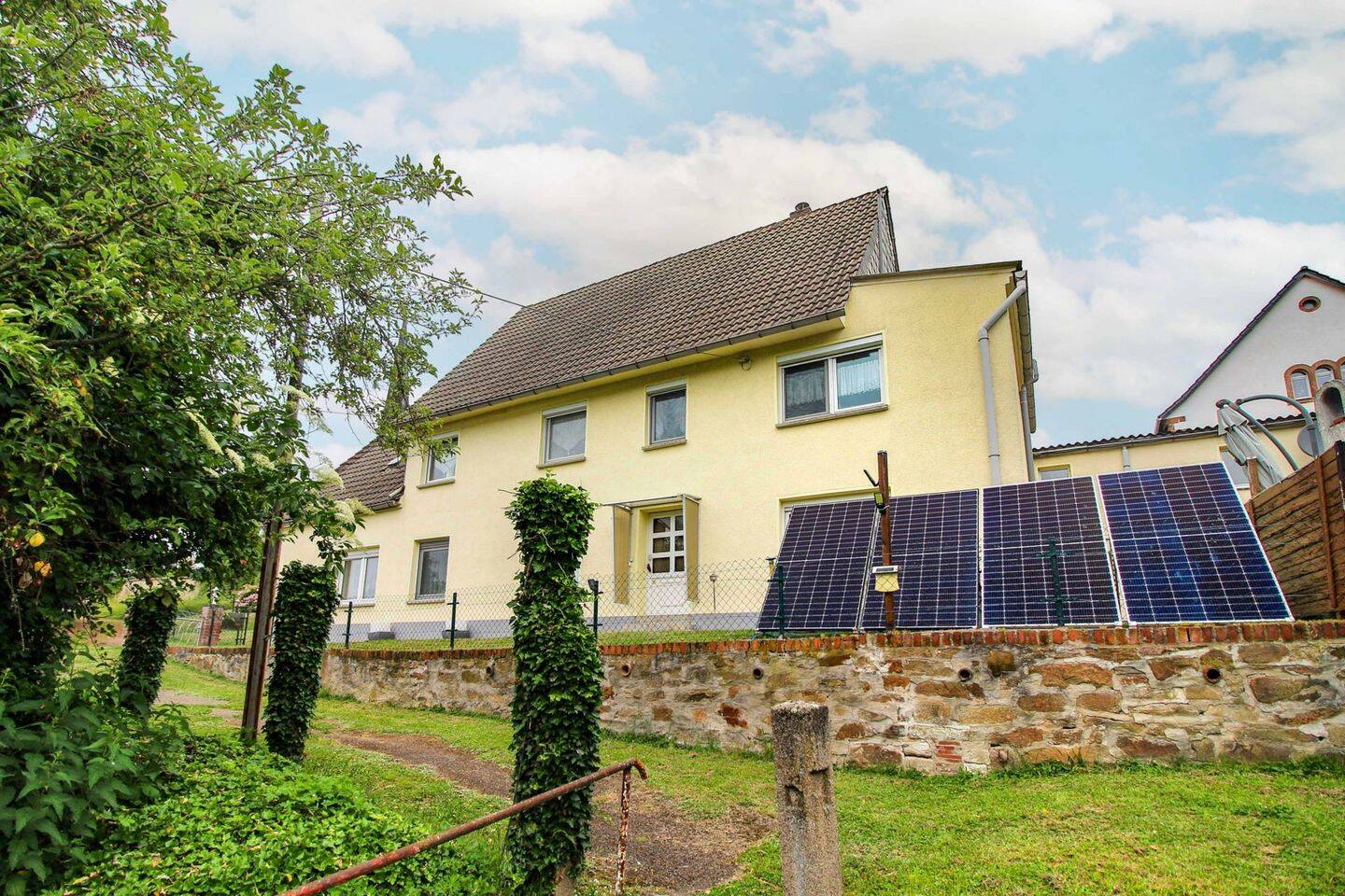 1 Haus + 2 Wohnungen + ruhige Lage + gepflegter Zustand, 9306 Wechselburg