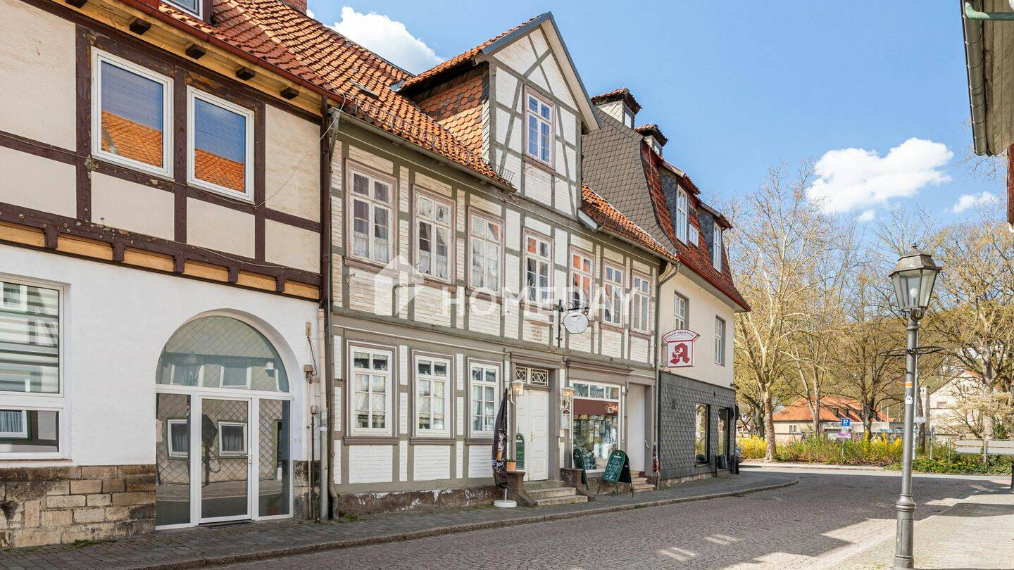 Fachwerkhaus mit ausgestattetem Café, weitläufiger Wohneinheit und attraktiver Lage im Ortskern, 37581 Bad Gandersheim