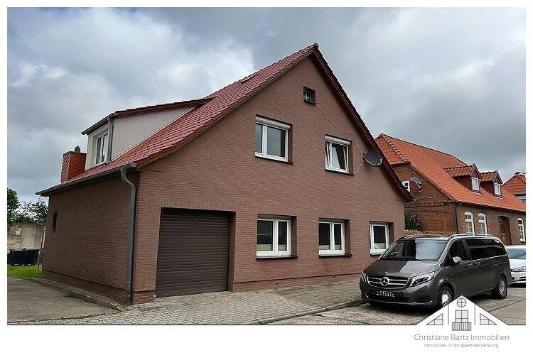 Wohnhaus mit Nebengelass im Herzen von Neukloster zu verkaufen, 23992 Passee