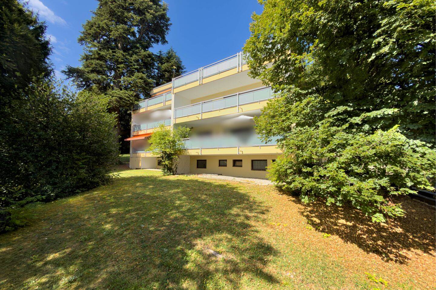 Nur wenige Schritte zum Starnberger See – 3-Zimmer-Wohnung mit großer Loggia in Feldafing, 82340 Feldafing