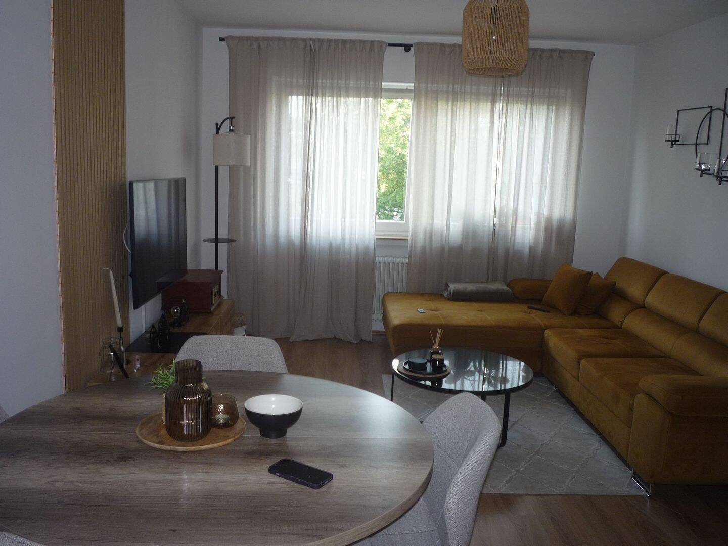 Zentrale Lage! Gepflegte 2 Zimmer Wohnung, mit neuwertigem Badezimmer! Ohne Balkon!, 51379 Leverkusen (Opladen)