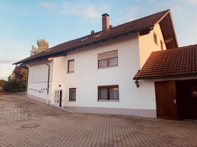 Titel: Schöne helle 4 Zimmer Dachgeschosswohnung mit Balkon & 2 Stellplätz in Nandlstadt, 85405 Nandlstadt