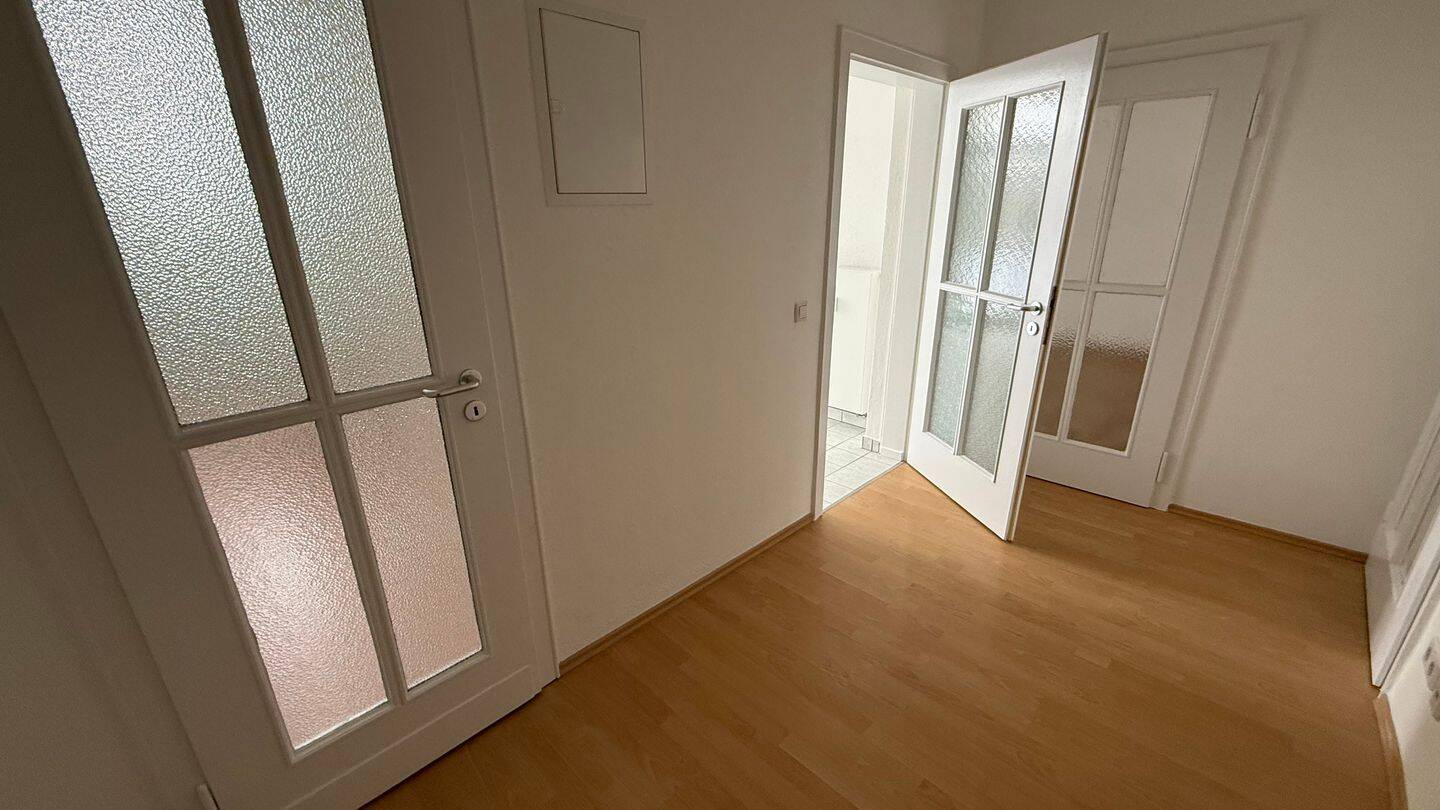 EBK Einbau mögl.. im 2.OG – WG-gerecht – Balkon an der Küche, 9130 Chemnitz (Hilbersdorf Sonnenberg Yorckgebiet Zentrum)