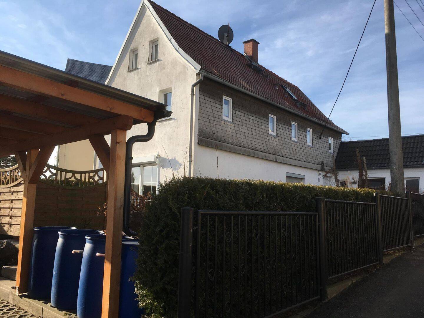 Liebevoll saniertes freistehendes Einfamilienhaus mit kleinem Grundstück, Nebengebäude und Carport in belebter Dorfla…, 8115 Lichtentanne