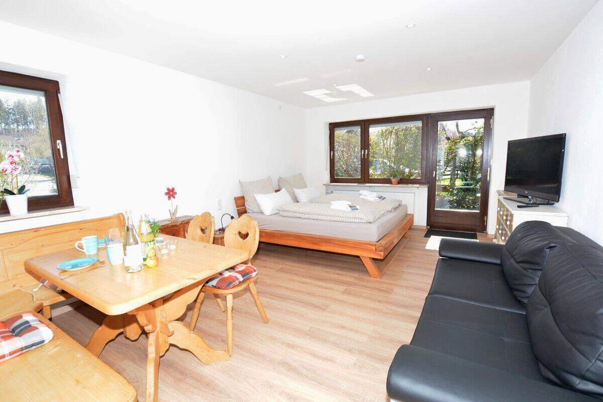 Möbliertes Apartment mit Terrasse in Grabenstätt, 83355 Grabenstätt