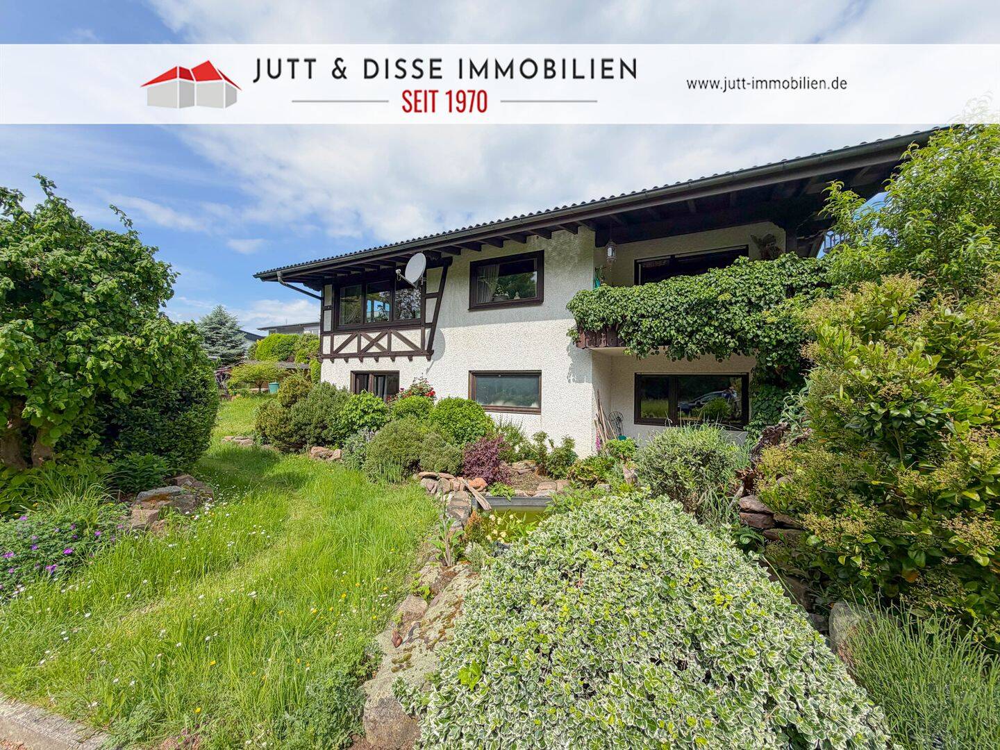 Architektenhaus in ruhiger Ortsrandlage u. sonnigem Gartengrundstück in Bischweier, 76476 Bischweier