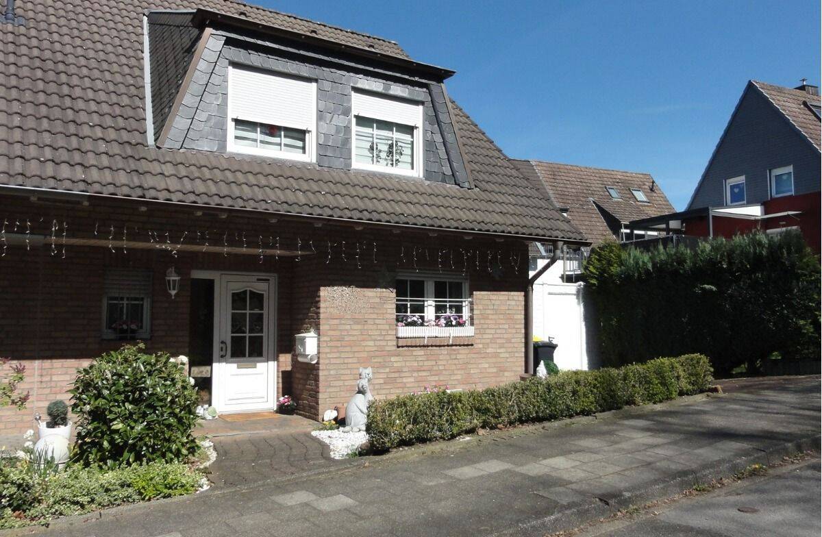 Doppelhaushälfte in beliebter Eschweiler Waldsiedlung, mit Kachelofen, 52249 Eschweiler