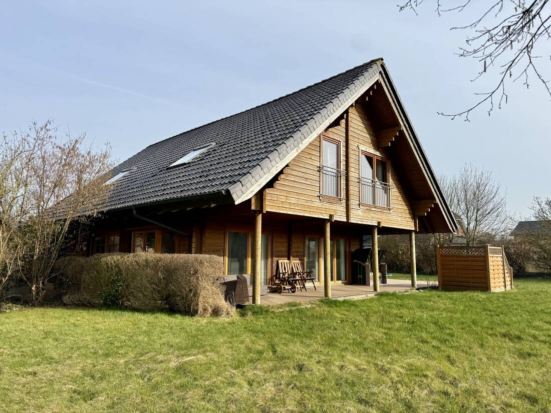 Exklusives Holz-Einfamilienhaus mit großzügiger Terrasse, traumhaftem Garten und Pool in bester Lage, 25541 Brunsbüttel