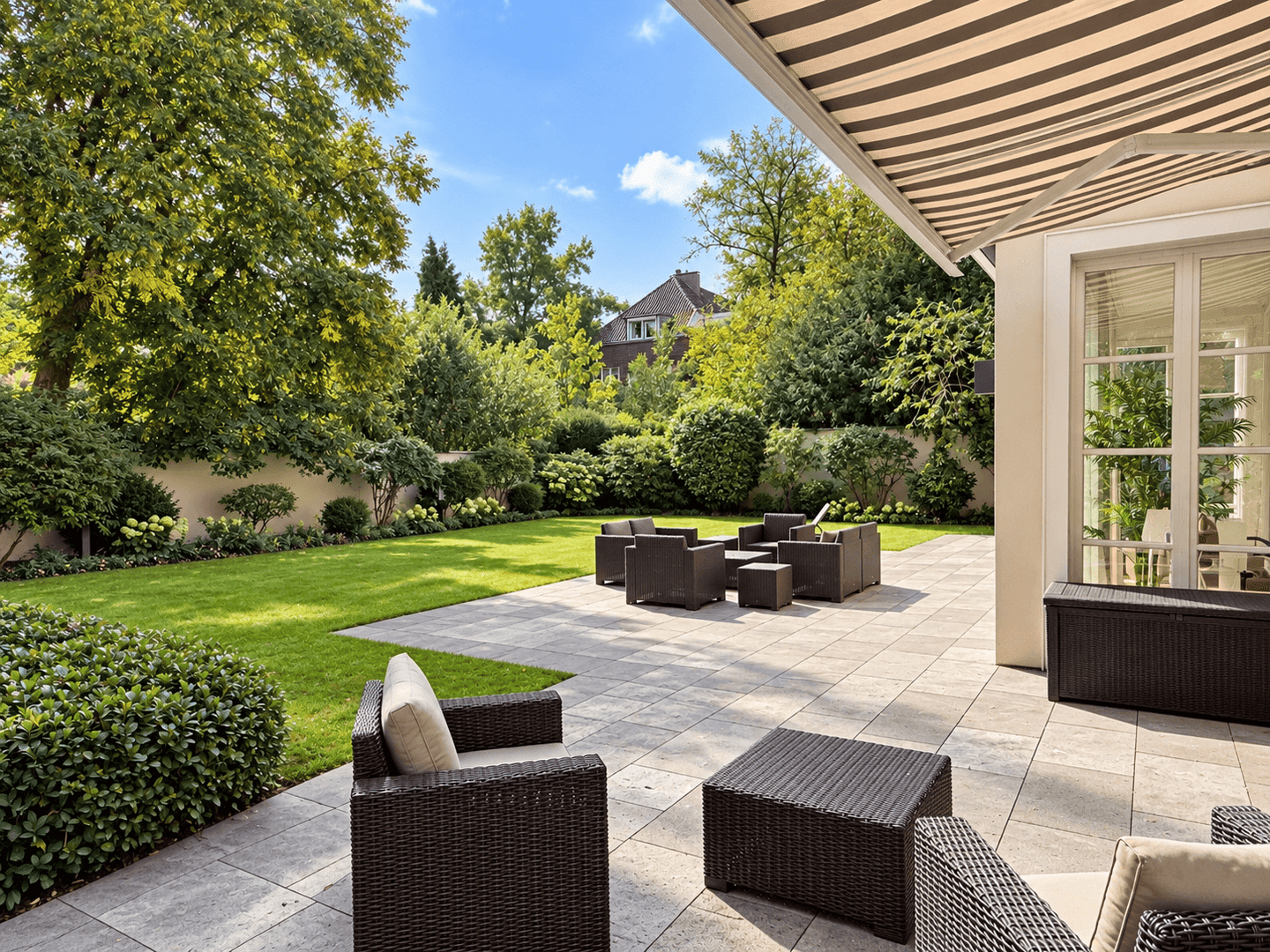 ZOOVIERTEL: Luxuriöse Maisonettewohnung mit großem Südgarten, Tiefgarage und Einbauküche, 40237 Düsseldorf (Düsseltal Flingern Nord Mörsenbroich)