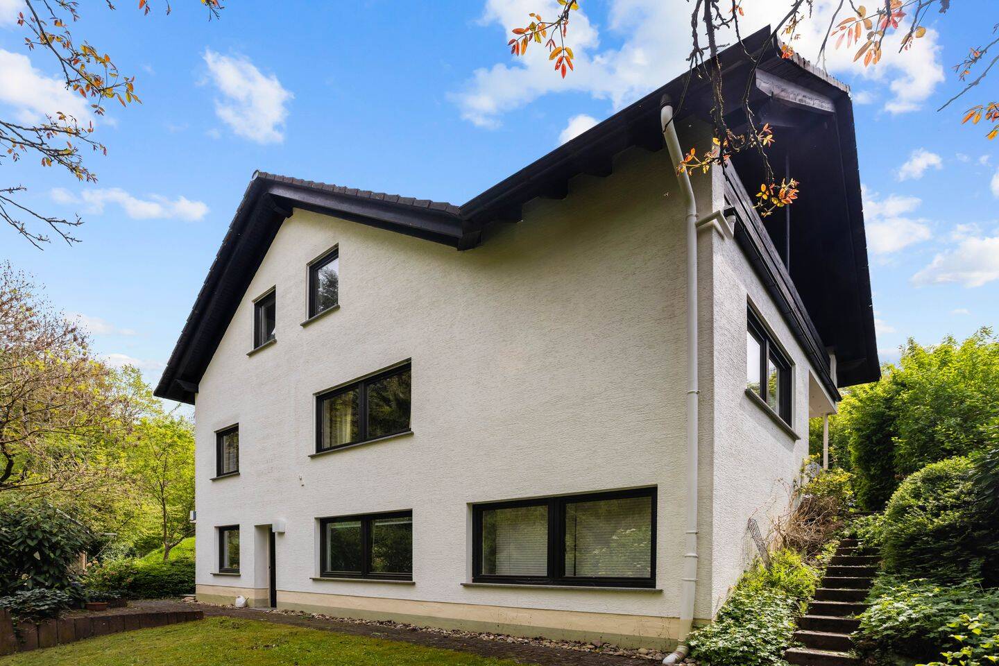 **Attraktives Ein-/Zwei-Familien-Wohnhaus in ruhiger Anliegerstraße von Gelnhausen-Stadt**, 63571 Gelnhausen