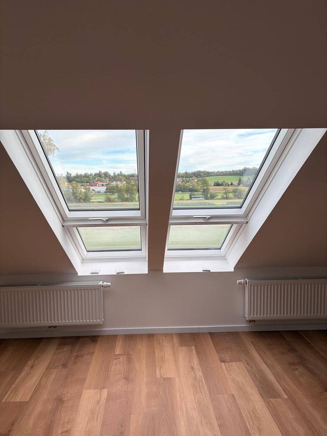 Dachgeschoss mit Lichtbanddachfenstern und wunderbarem Fernblick, 90579 Langenzenn