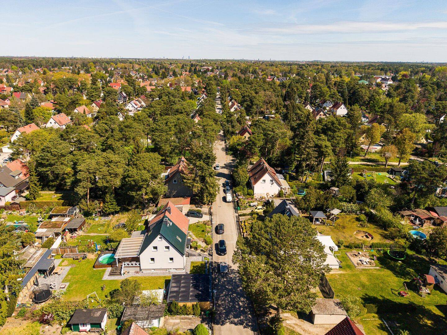Gartenlandschaft, Pool I 2 Bäder I PV Anlage I Sanierte 4 Zi Doppelhaushälfte mit Kamin und Garage, 15827 Blankenfelde-Mahlow