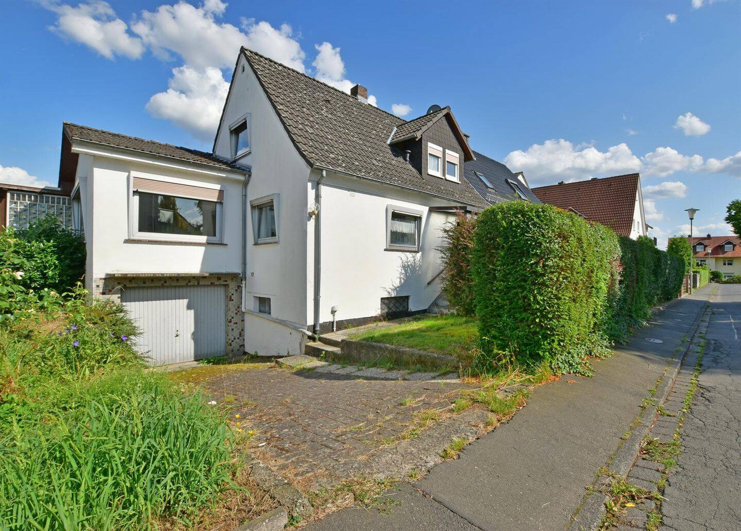 Renovierungsbedürftige DHH auf bezauberndem Grundstück in ruhiger Lage von Kassel-Wolfsanger, 34125 Kassel