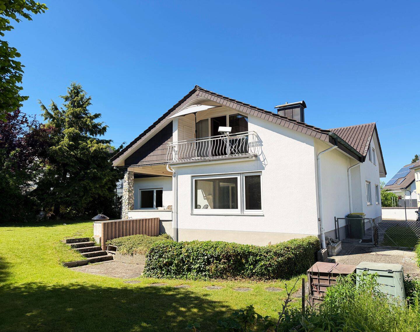 Sehr besonderes Zweifamilienhaus mit Pool, Sauna und traumhaftem Garten, 88326 Aulendorf