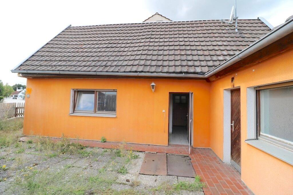 Zentral in Furth – Schönes Wohnhaus mit großem Entwicklungspotenzial, 84095 Furth