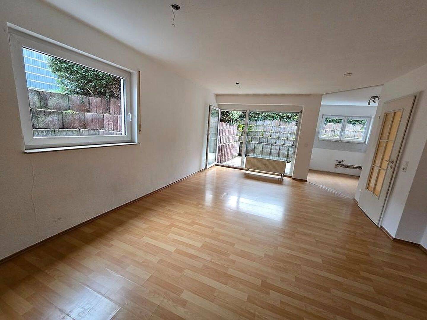 Frisch renovierte 3-Zimmer-Wohnung mit Terrasse, 74889 Sinsheim