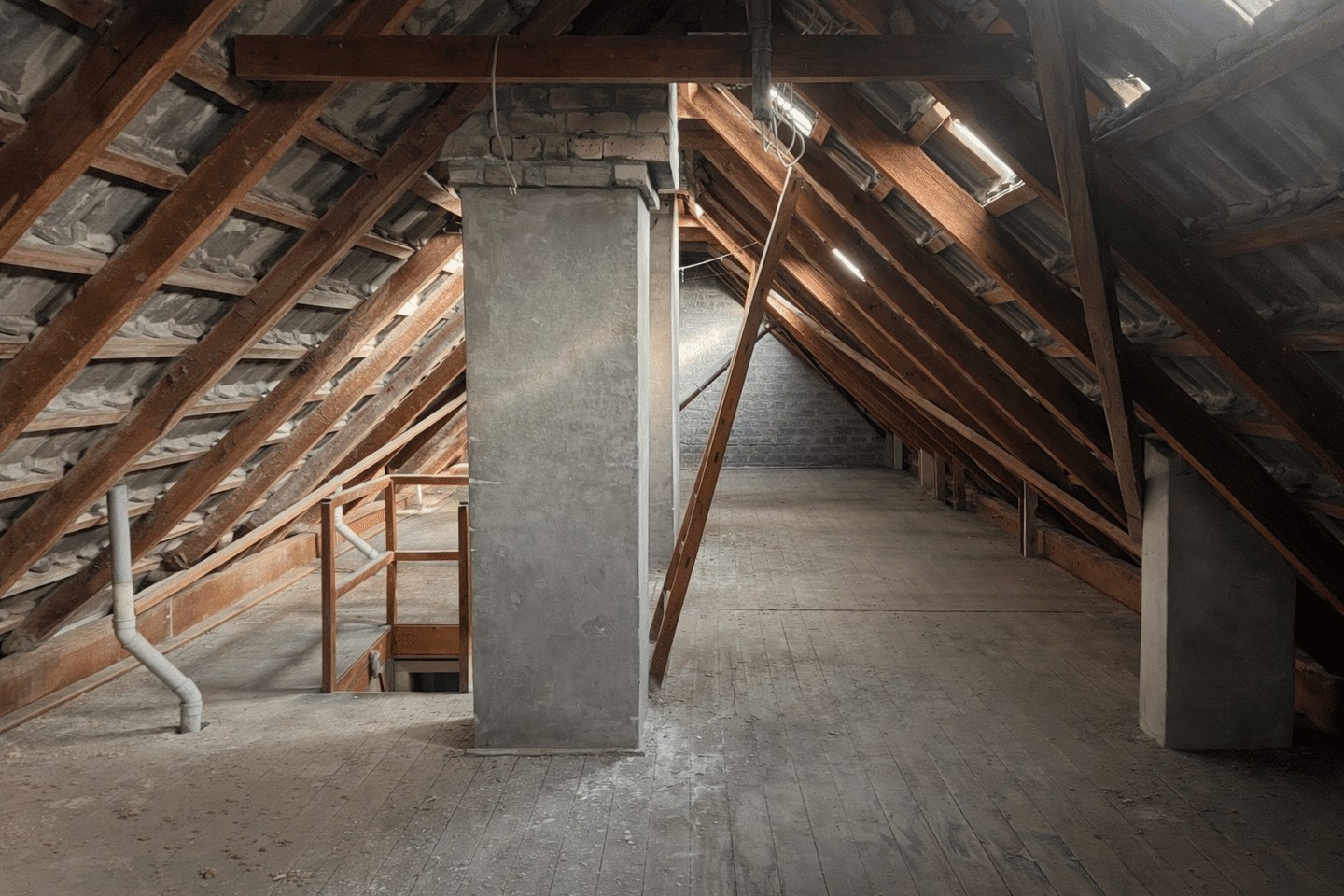 Aus 45 m² mehr machen: DG-Wohnung mit ca. 44 m² Ausbaupotenzial, 22175 Hamburg (Wandsbek Bramfeld)