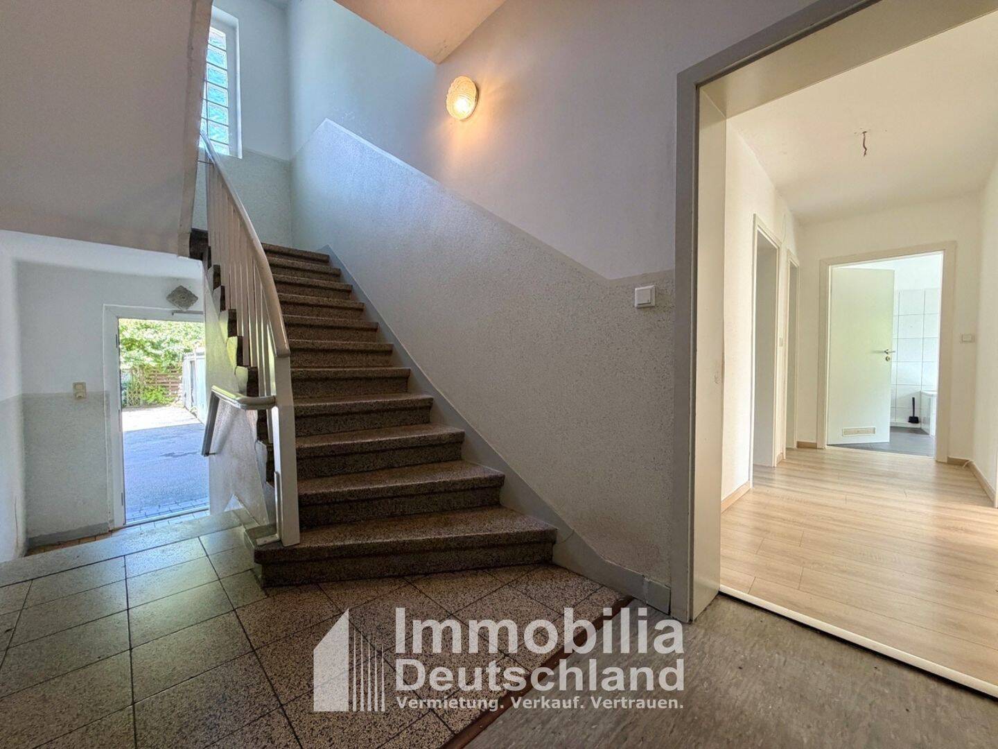 Charmante Erdgeschosswohnung mit großer Terrasse und Garage in Dortmund-Lütgendortmund, 44379 Dortmund