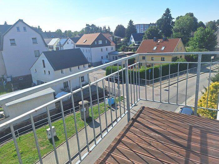 lichtdurchflutete 2 Raumwohnung mit Balkon im Dachgeschoss – großer Gemeinschaftsgarten inklusive, 9232 Hartmannsdorf