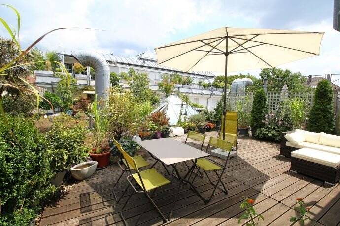 Teilmöblierte, attraktive 2-Zimmer-Wohnung mit großer Dachterrasse, 90408 Nürnberg (Großreuth h. d. Veste Gärten h. d. Veste Maxfeld Nordbahnhof Sankt Johannis)