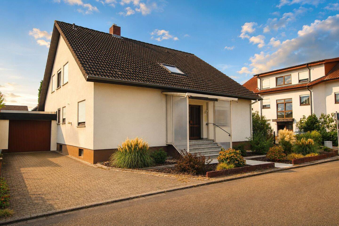 Großzügiges Einfamilienhaus mit großem Garten, Garage und vielseitigem Nutzungspotenzial, 68804 Altlußheim