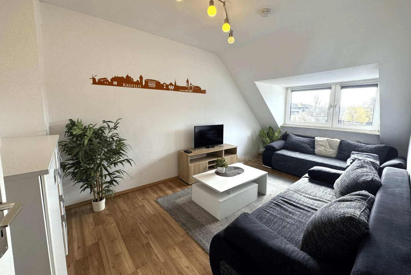 Voll möblierte 3-Zimmer-Wohnung in Krefeld | ideal für WG, Berufstätige u. Familie, 47799 Krefeld (Bockum Cracau Stadtmitte)