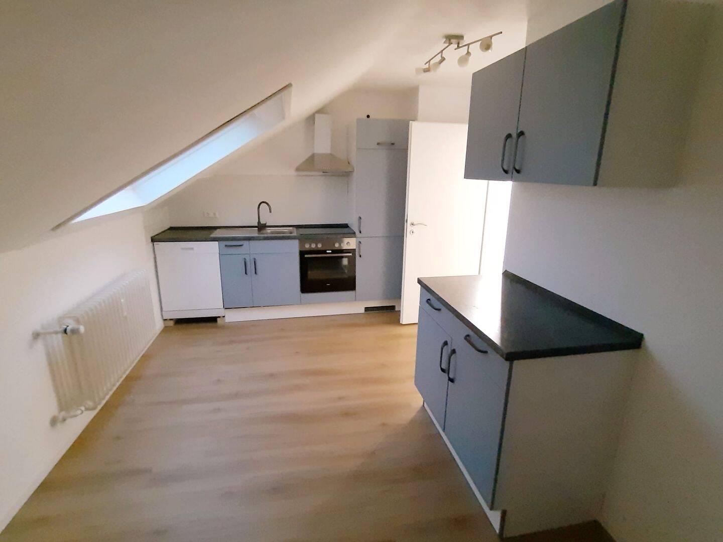 Ruhige Dachgeschosswohnung in einer Sackgasse, 73479 Ellwangen (Jagst)