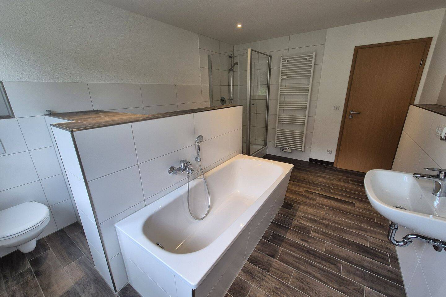 Tolle Etagenwohnung mit ZWEI Balkonen und Wohl-Fühl-Bad!!, 9337 Hohenstein-Ernstthal