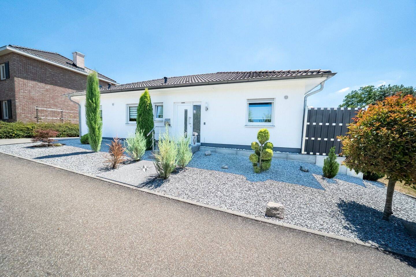 Modernes Einfamilienhaus mit Wellnessbereich und gehobener Ausstattung in Zuzenhausen, 74939 Zuzenhausen