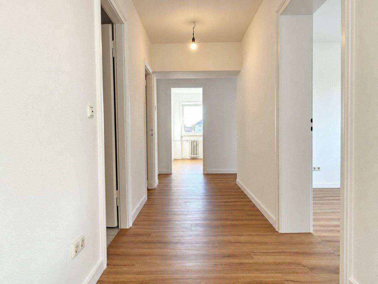 Frisch renovierte 3,5-Zimmer-Wohnung mit Balkonen in Laim, 80687 München (Laim Pasing-Obermenzing)