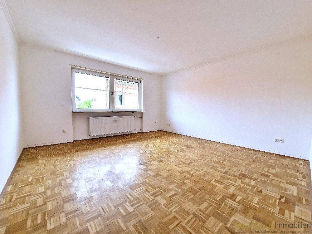 Schicke 2 Zimmer-Wohnung mit Balkon, 67065 Ludwigshafen am Rhein (Gartenstadt Maudach Mundenheim Rheingönheim West)