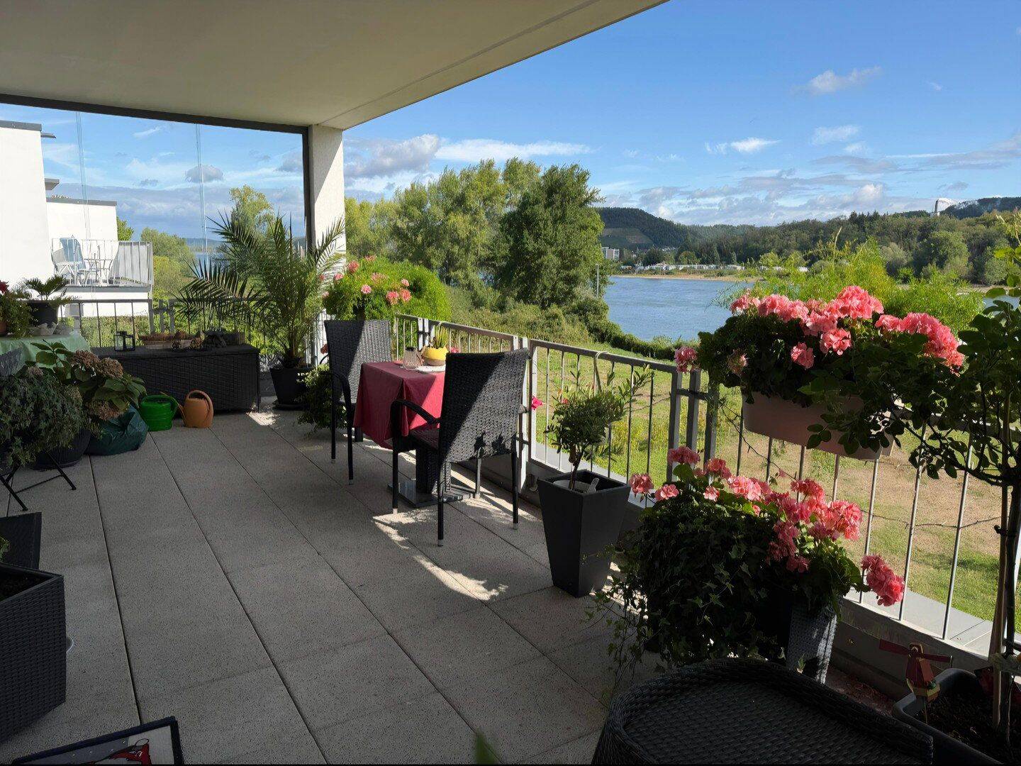 Exklusive 2 Zimmerwohnung mit 22 m2 Balkon 1. Rheinlage, 53498 Bad Breisig