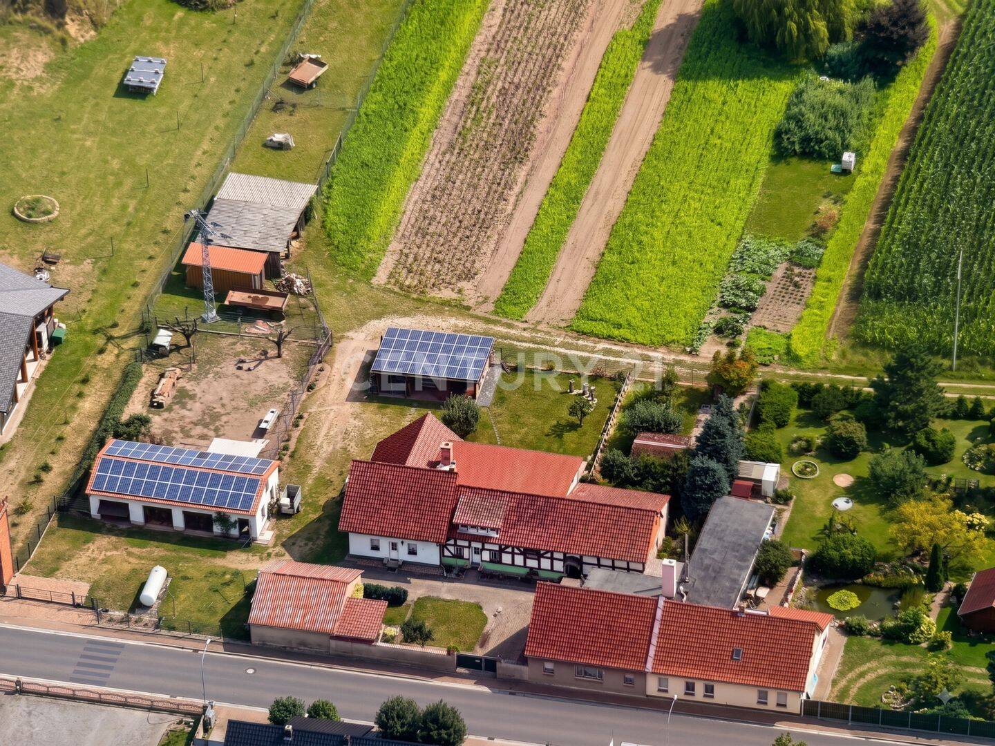 Einzigartiges Immobilien-Ensemble: Charmantes Landhaus, zwei Ausbau-Häuser & weitläufiges Naturareal, 16866 Kyritz