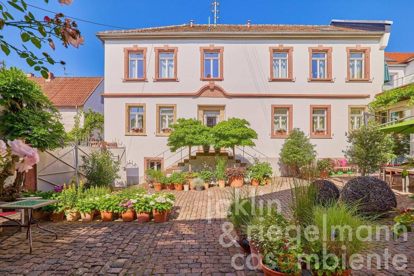 Feines Apparthotel – Historisches Winzeranwesen trifft modernen Komfort, 67433 Neustadt an der Weinstraße (Haardt Lachen-Speyerdorf Neustadt-Stadt)